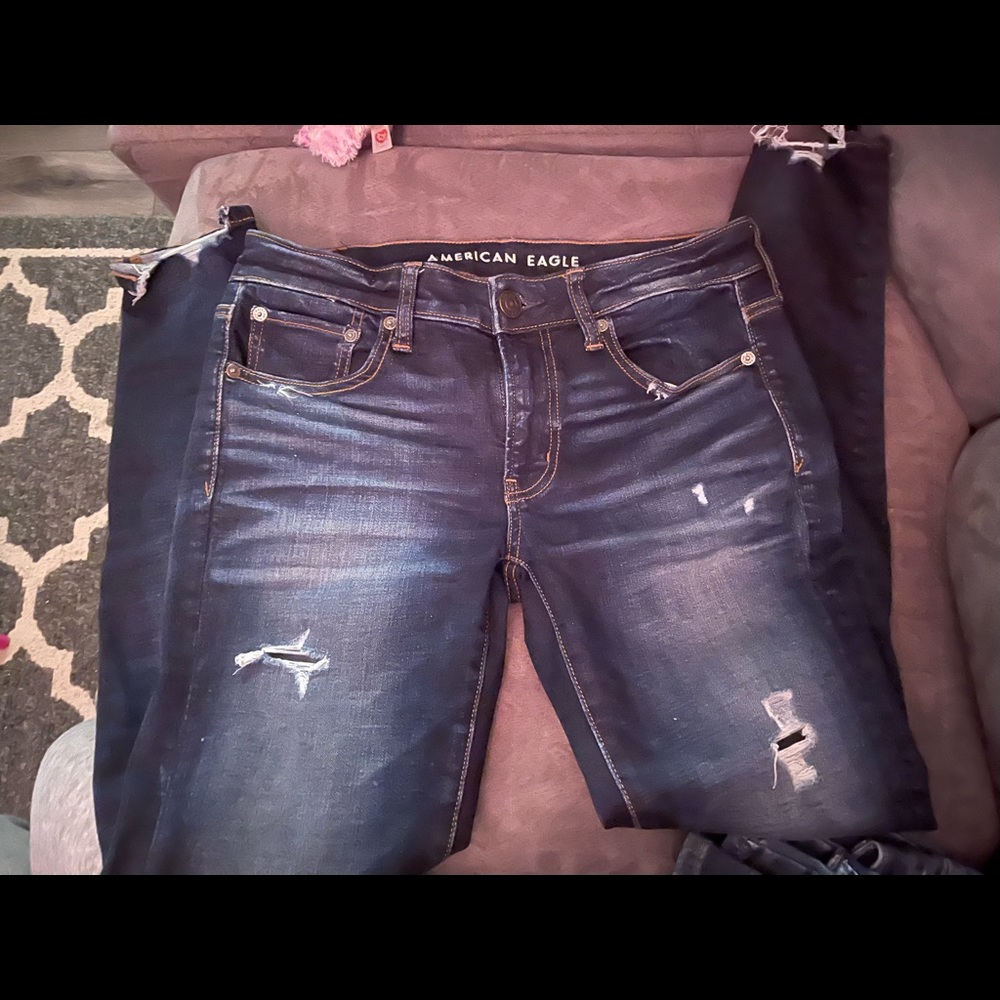 Am selling 4 pairs of women jeans